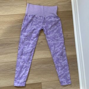 NVGTN LILAC CAMO SEAMLESS LEGGINGS - M